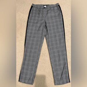 Venus plaid pants size 6. Black stripe down the side.